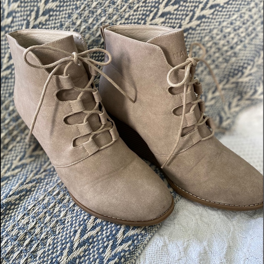 NAUTICA tan booties wedge heel women’s 11